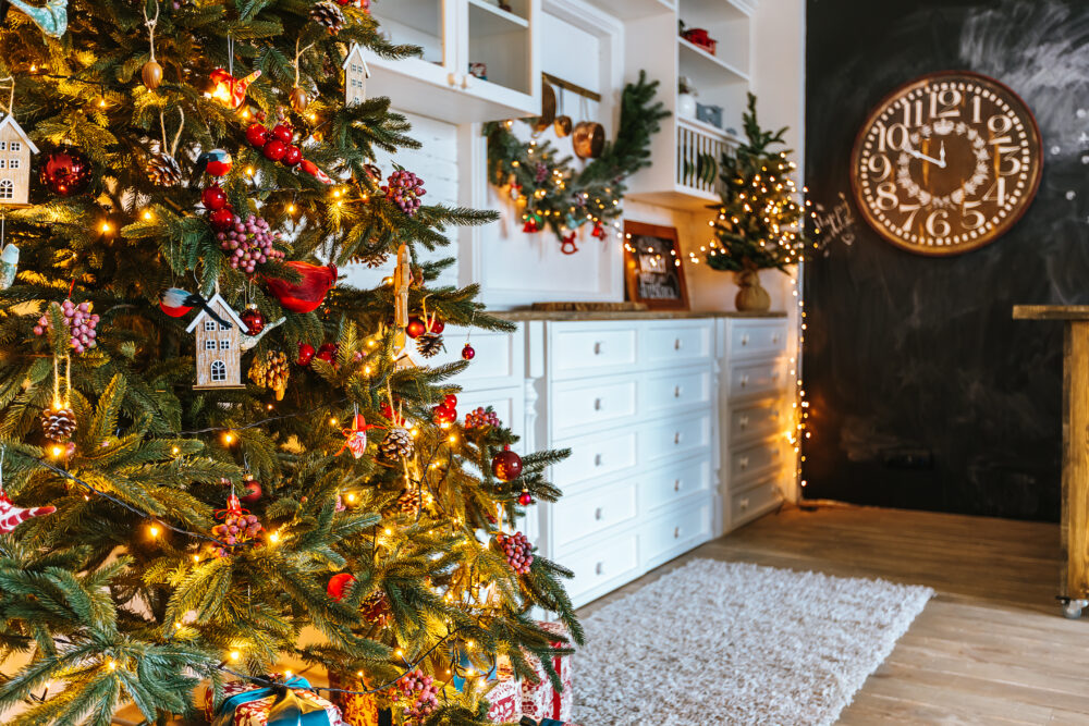 Get The Look Of A Professionally Decorated Tree In 7 Easy Steps!